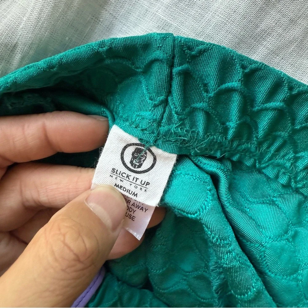 SLICK IT UP New York teal green‎ blue mermaid scales knit hot rounded hem shorts
